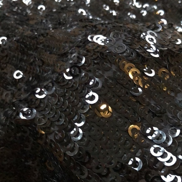 Unique Mesh & Sequin Embellished Sleeveless Stretch LBD - Picture 3 of 5